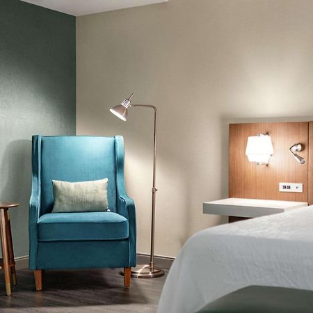 Hilton Garden Inn Kitchener/Кеймбридж Экстерьер фото