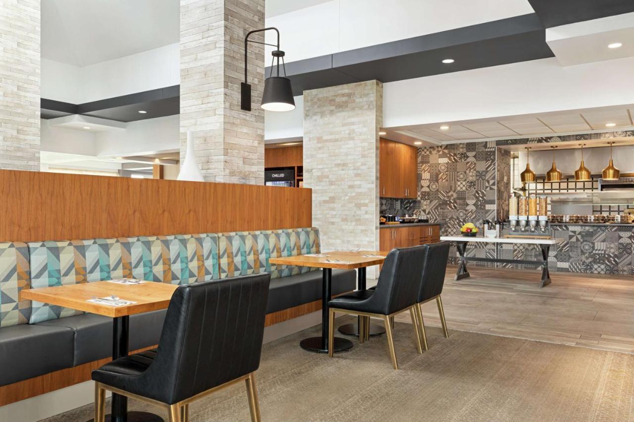 Hilton Garden Inn Kitchener/Кеймбридж Экстерьер фото