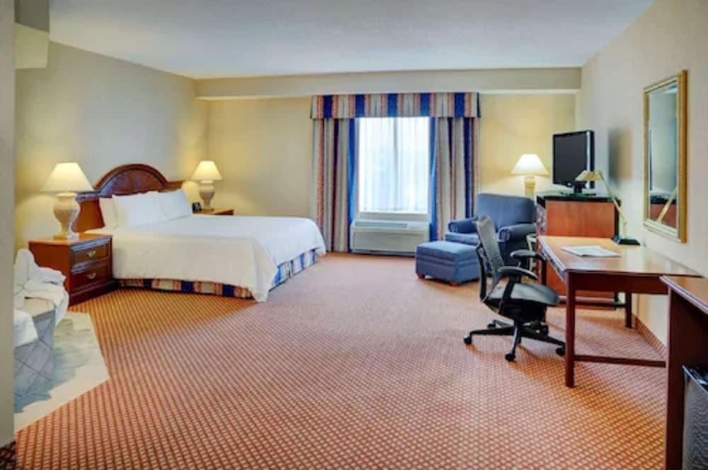 Hilton Garden Inn Kitchener/Кеймбридж Экстерьер фото