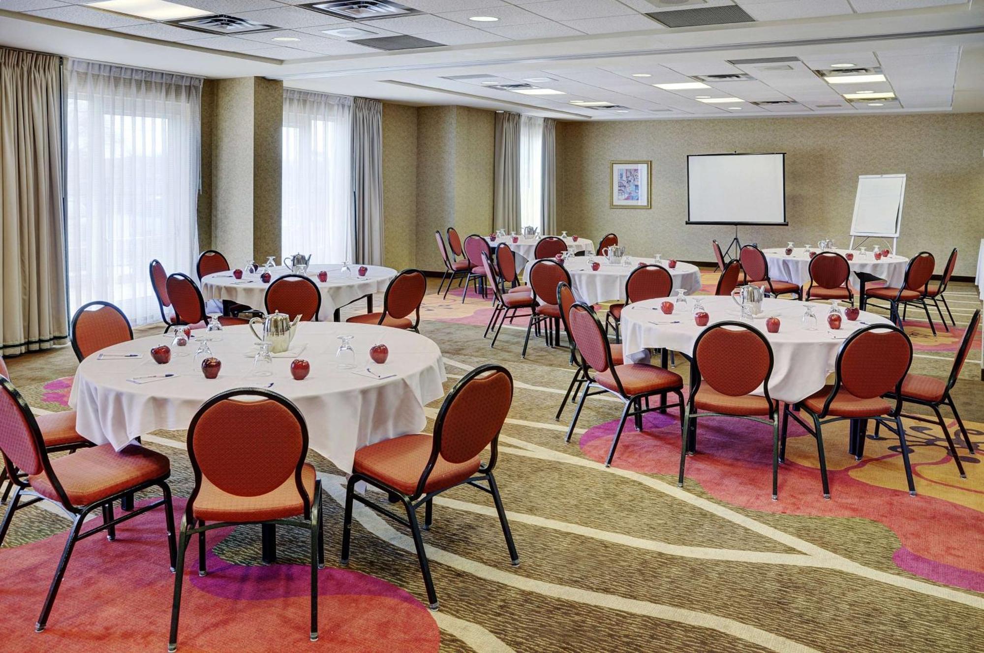 Hilton Garden Inn Kitchener/Кеймбридж Экстерьер фото