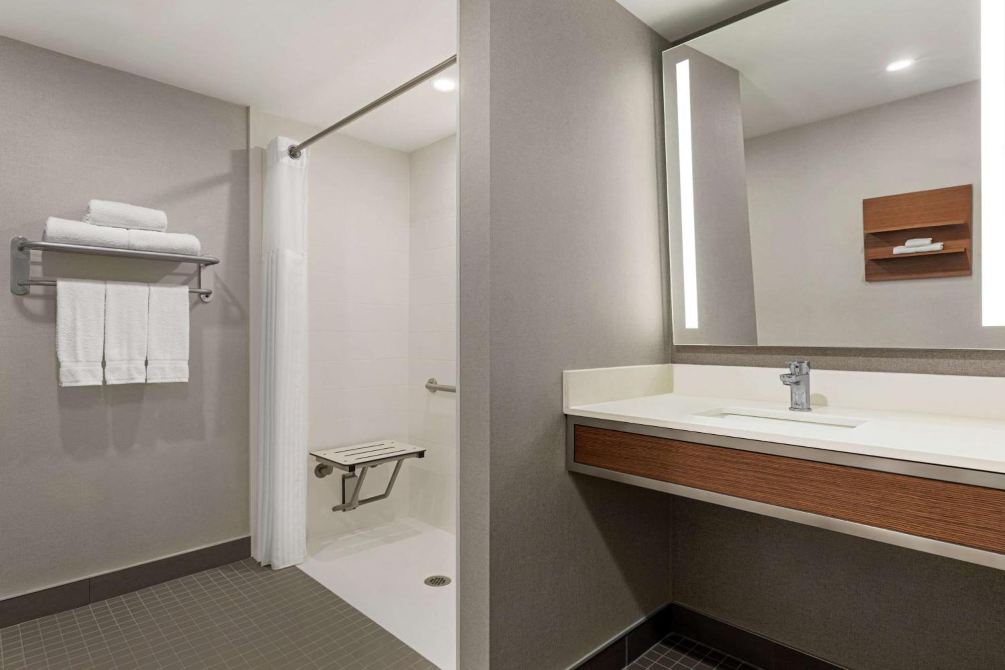 Hilton Garden Inn Kitchener/Кеймбридж Экстерьер фото