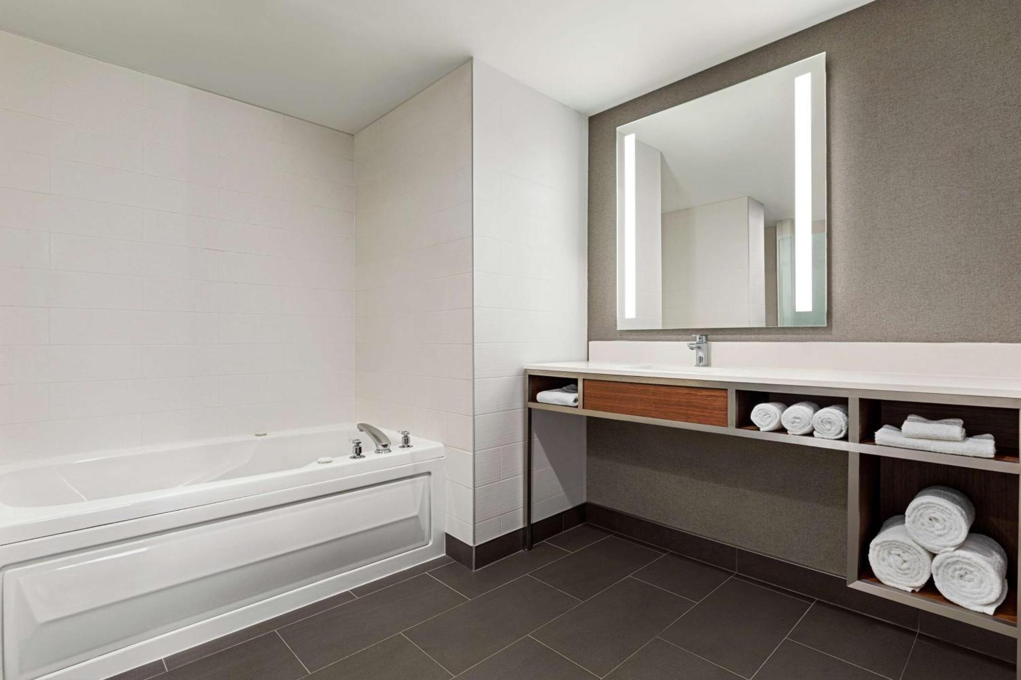 Hilton Garden Inn Kitchener/Кеймбридж Экстерьер фото